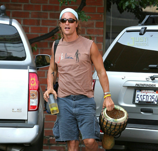 Matthew McConaughey e seu bongô