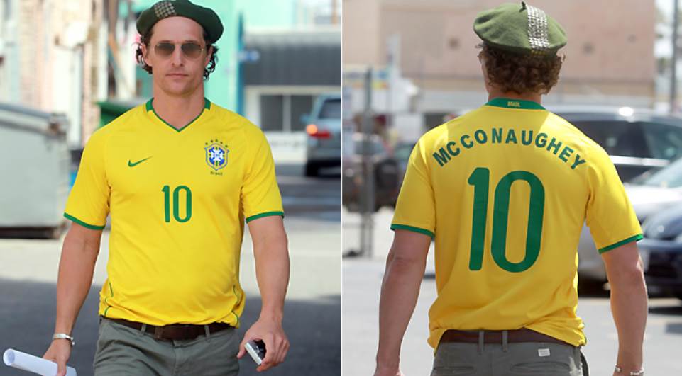 Matthew McConaughey com camisa da seleção brasileira