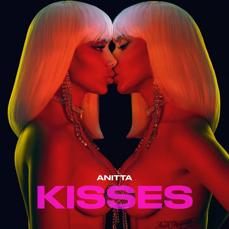 Anitta na capa do álbum Kisses