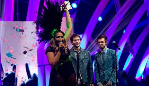 Gaby Amarantos recebendo MTV Video Music Brasil