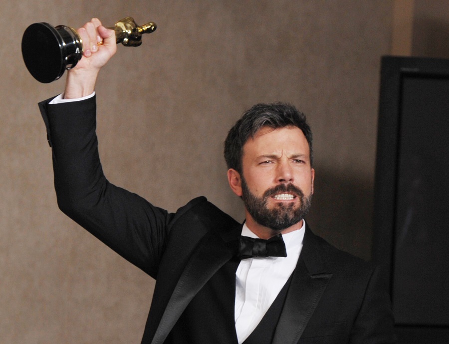 Ben Affleck ao vencer o Oscar de Melhor Filme por Argo